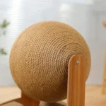 Rascador de Madera y Sisal para Gatos con Pelota Interactiva - imagen 10